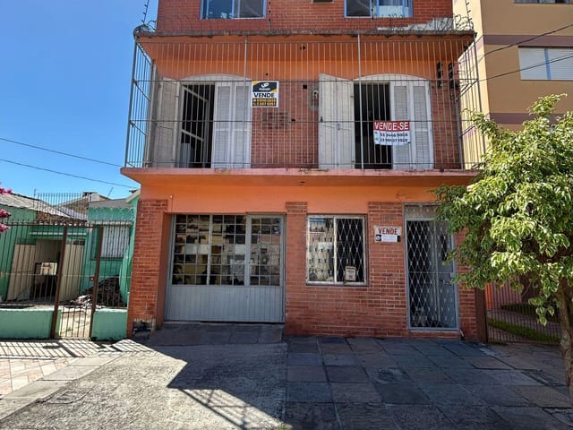 Casa com 240m² 7 quartos e 5 banheiros, à venda, no bairro Centro em Pelotas