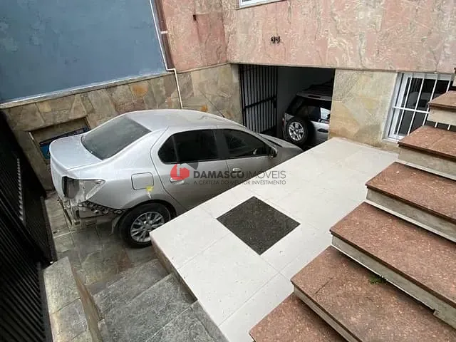 Sobrado com 400m² 3 quartos e 1 banheiro, para alugar, no bairro Vila Scarpelli em Santo André