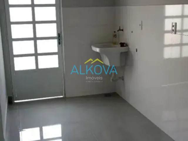 Sobrado com 210m² 3 quartos e 4 banheiros, à venda, no bairro Monte Castelo em São José dos Campos