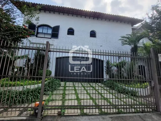 Sobrado com 450m² 5 quartos e 6 banheiros, à venda, no bairro Parque Maria Helena em São Paulo