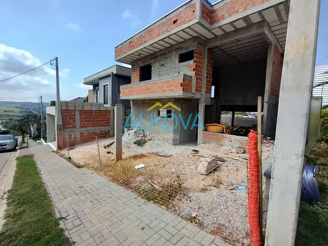 Sobrado com 252m² 4 quartos e 4 banheiros, à venda, no bairro Condomínio Residencial Mantiqueira em São José dos Campos