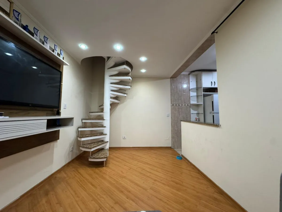 Sobrado para venda em Jardim Nove de Julho com 5 quartos, sendo 1 suíte, 175m²