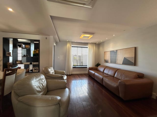 Foto do Casa - Casa à venda no Areal: 235 m², 4 quartos (2 suítes com closet e sacada), móveis planejados, lareira e área gourmet completa. | UP Imóveis