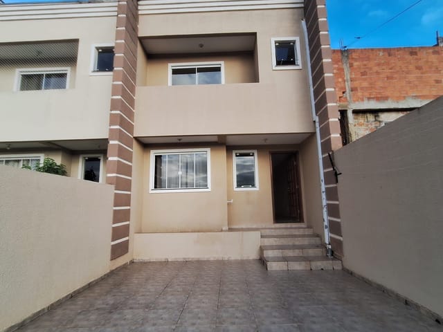 Locação - Sobrado com 3 quartos (sendo 1 suíte), 5 vagas, Próximo à Avenida Afonso Celso - Ponta Grossa.