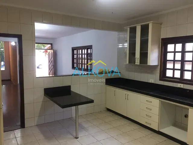 Sobrado com 250m² 3 quartos e 1 banheiro, à venda, no bairro Urbanova em São José dos Campos