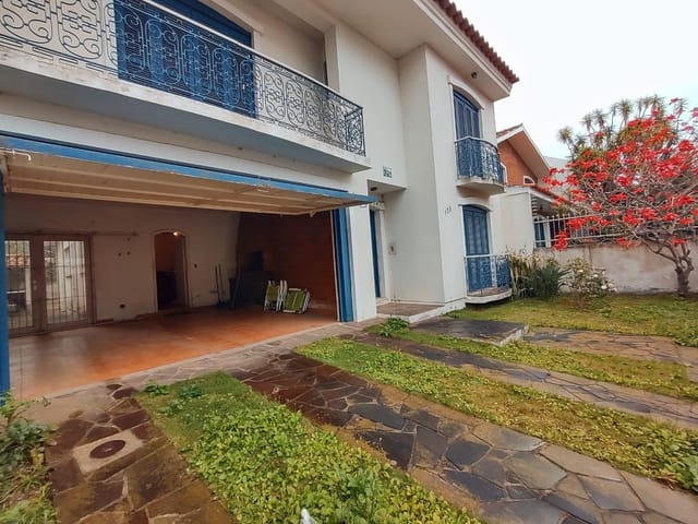 Foto do Sobrado - Sobrado 257 m² – 4 Dormitórios (3 Suítes), 3 Salas, Lareira Dupla, Hidromassagem, 2 Vagas | Areal, Pelotas/RS | Pátio Amplo & Churrasqueira | UP Imóveis