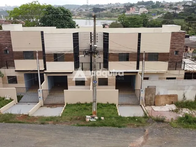 Sobrado com 72m² 2 quartos e 3 banheiros, à venda, no bairro Oficinas em Ponta Grossa