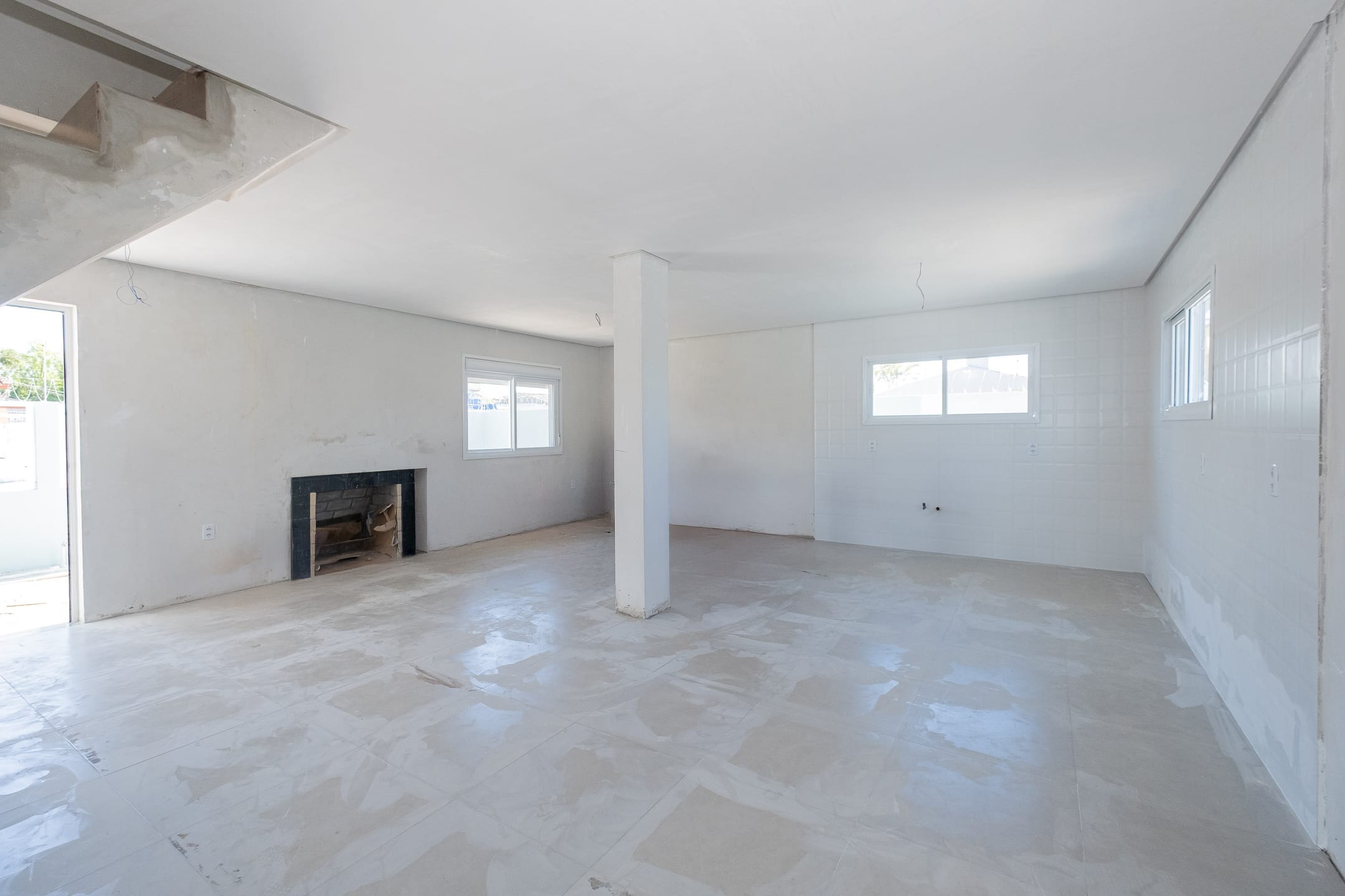 Sobrado à venda no Areal, Pelotas: 110 m², 3 quartos (sendo 1 suíte), sala, cozinha e 2 vagas de garagem.