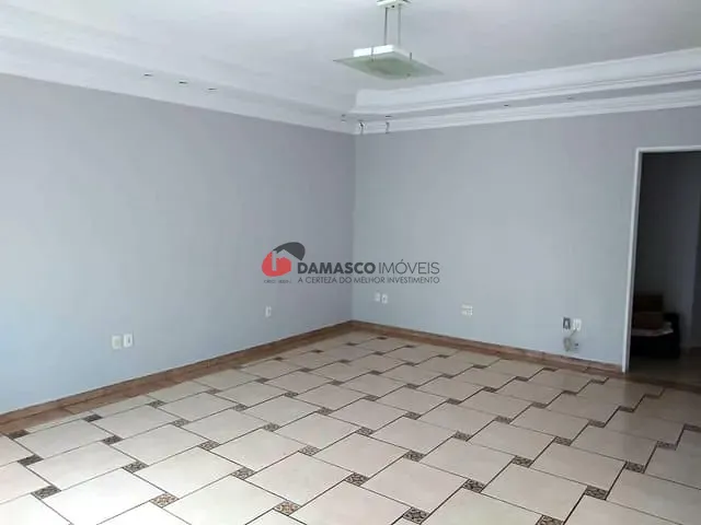 Sobrado com 325m², à venda, no bairro Cerâmica em São Caetano do Sul