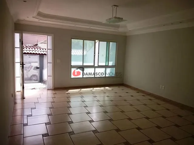 Sobrado com 325m², à venda, no bairro Cerâmica em São Caetano do Sul