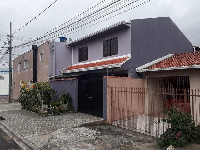 Sobrado com 200m² 2 quartos e 2 banheiros, à venda, no bairro Cajuru em Curitiba
