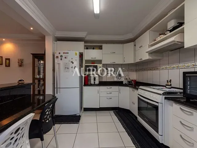 Sobrado com 180m² 3 quartos e 3 banheiros, à venda, no bairro Jardim Burle Marx em Londrina