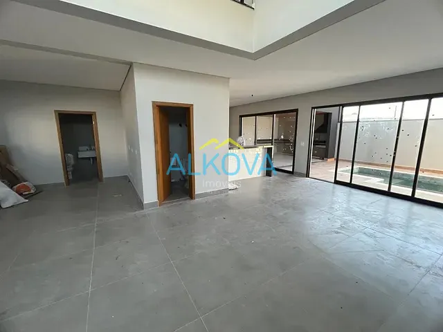 Sobrado com 250m² 4 quartos e 5 banheiros, à venda, no bairro Bairro da Floresta em São José dos Campos