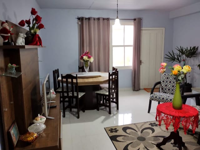 Casa com 300m² 4 quartos e 3 banheiros, à venda, no bairro Três Vendas em Pelotas