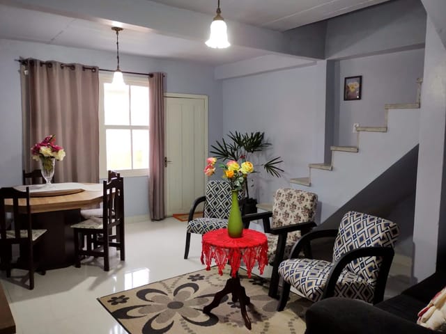 Casa com 300m² 4 quartos e 3 banheiros, à venda, no bairro Três Vendas em Pelotas