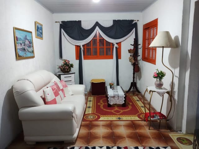Casa com 300m² 4 quartos e 3 banheiros, à venda, no bairro Três Vendas em Pelotas