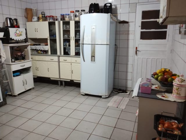 Casa com 300m² 4 quartos e 3 banheiros, à venda, no bairro Três Vendas em Pelotas