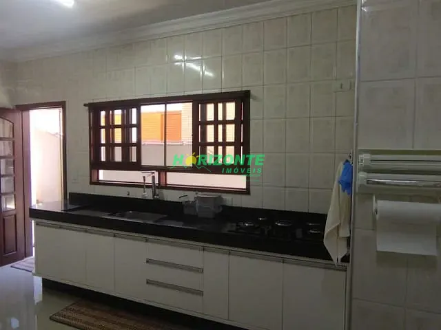 Casa com 360m² 3 quartos e 5 banheiros, à venda, no bairro Urbanova em São José dos Campos