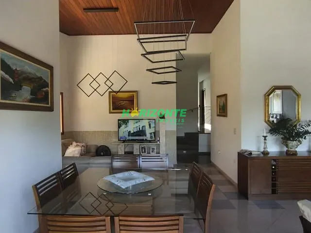Casa com 360m² 3 quartos e 5 banheiros, à venda, no bairro Urbanova em São José dos Campos