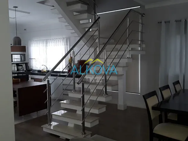 Sobrado com 300m² 3 quartos e 2 banheiros, à venda, no bairro Condomínio Residencial Mantiqueira em São José dos Campos