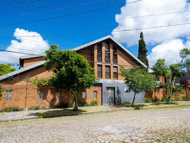 Casa 4 quartos e 4 banheiros, à venda, no bairro Areal em Pelotas