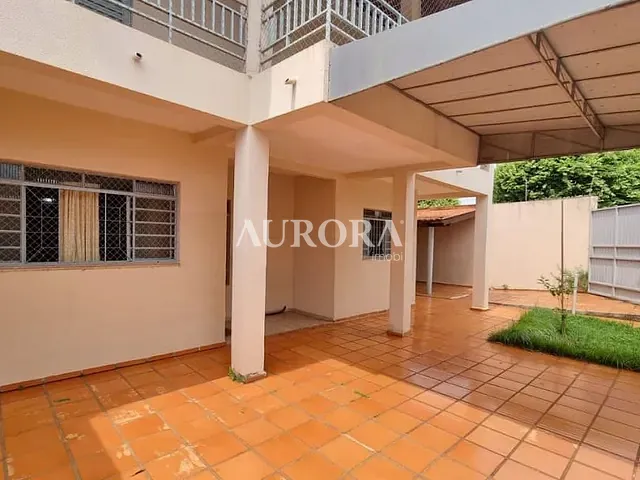 Sobrado 3 quartos e 2 banheiros, à venda, no bairro Tókio em Londrina