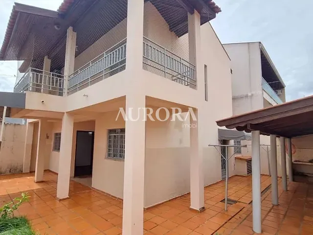 Sobrado 3 quartos e 2 banheiros, à venda, no bairro Tókio em Londrina