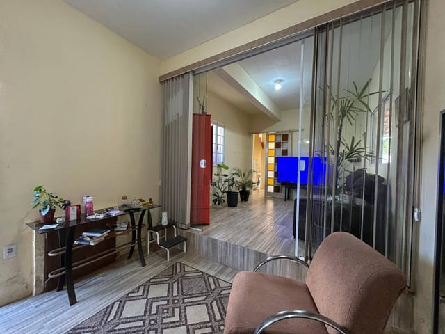 Casa com 192m² 3 quartos e 2 banheiros, à venda, no bairro Laranjal em Pelotas