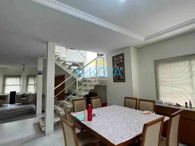 Sobrado com 430m² 3 quartos e 2 banheiros, à venda, no bairro Villa Branca em Jacareí