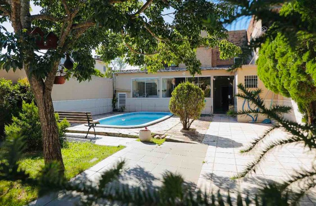 Casa 3 quartos e 4 banheiros, à venda ou para alugar, no bairro Areal em Pelotas