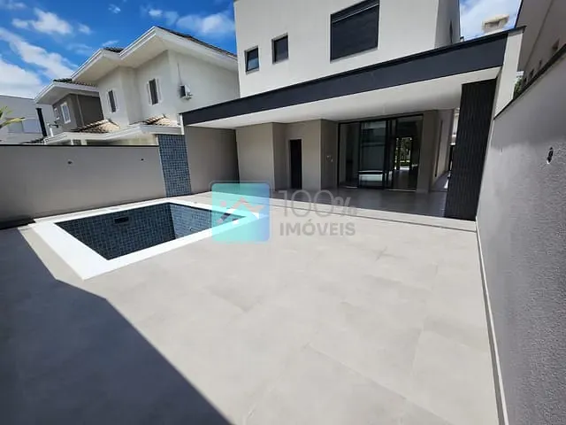Sobrado com 250m² 3 quartos e 4 banheiros, à venda, no bairro Urbanova em São José dos Campos