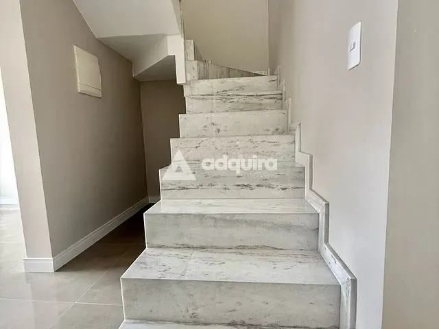 Sobrado 3 quartos e 3 banheiros, à venda, no bairro Nova Rússia em Ponta Grossa