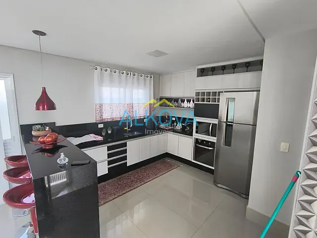 Sobrado com 350m² 4 quartos e 5 banheiros, à venda, no bairro Condomínio Residencial Mantiqueira em São José dos Campos