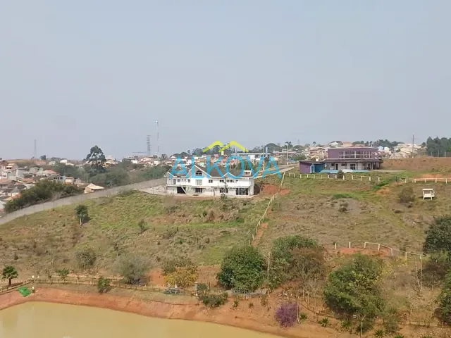 Sobrado com 350m² 4 quartos e 5 banheiros, à venda, no bairro Condomínio Residencial Mantiqueira em São José dos Campos