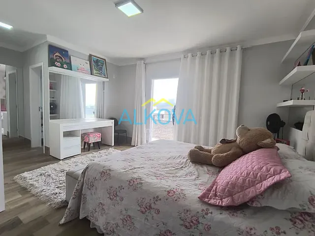 Sobrado com 350m² 4 quartos e 5 banheiros, à venda, no bairro Condomínio Residencial Mantiqueira em São José dos Campos