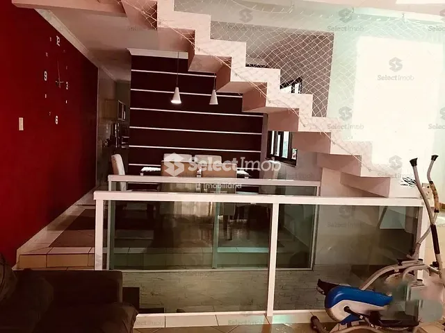 Sobrado com 142m² 3 quartos e 3 banheiros, à venda, no bairro Parque São Vicente em Mauá