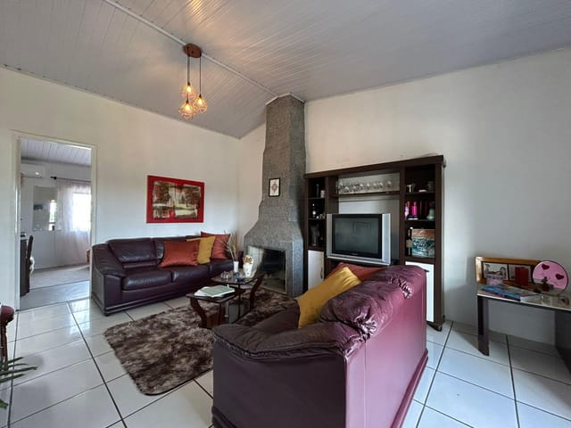 Casa com 240m² 2 quartos e 2 banheiros, à venda, no bairro Arco-irís em Pelotas