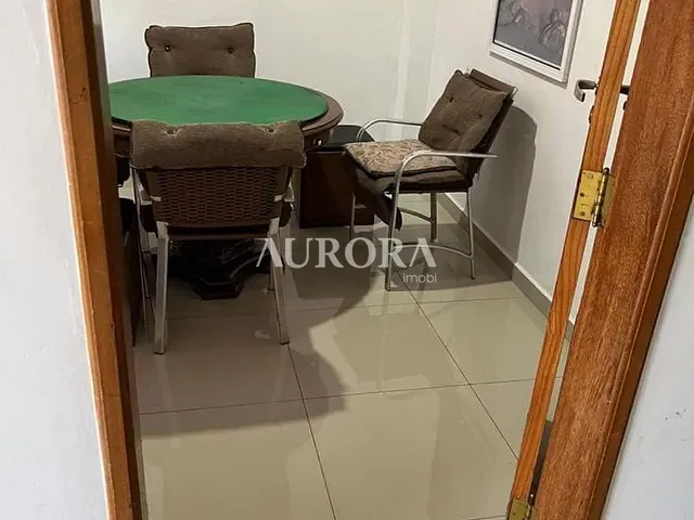 Sobrado 4 quartos e 5 banheiros, à venda, no bairro Parque Residencial Granville em Londrina