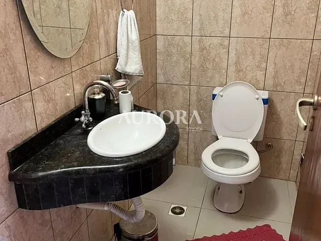 Sobrado 4 quartos e 5 banheiros, à venda, no bairro Parque Residencial Granville em Londrina
