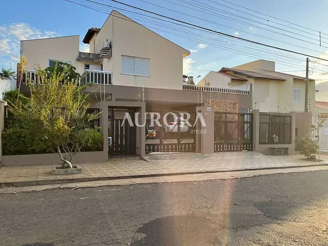 Sobrado 4 quartos e 5 banheiros, à venda, no bairro Parque Residencial Granville em Londrina
