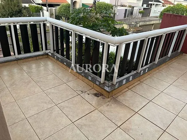 Sobrado 4 quartos e 5 banheiros, à venda, no bairro Parque Residencial Granville em Londrina