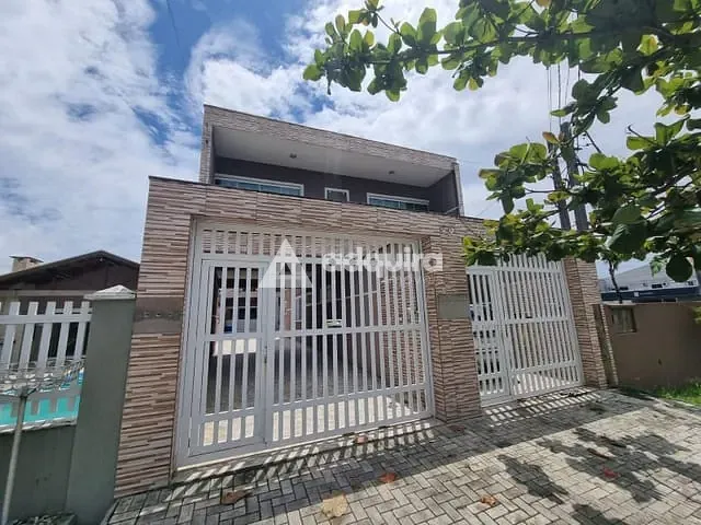 Sobrado 5 quartos e 4 banheiros, à venda, no bairro Centro em Guaratuba