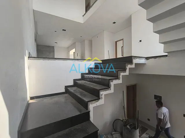 Sobrado com 252m² 4 quartos e 5 banheiros, à venda, no bairro Condomínio Residencial Mantiqueira em São José dos Campos