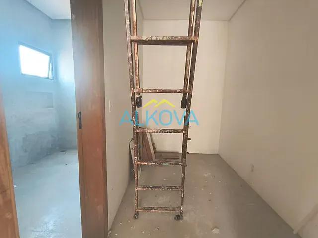 Sobrado com 252m² 4 quartos e 5 banheiros, à venda, no bairro Condomínio Residencial Mantiqueira em São José dos Campos