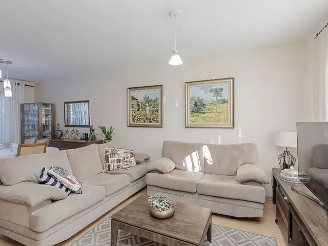Sobrado com 95m² 3 quartos e 3 banheiros, à venda, no bairro Campo Comprido em Curitiba