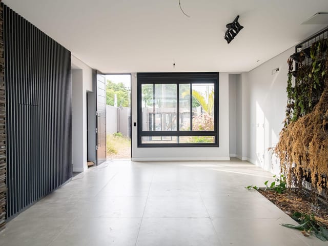 Casa com 440m² 3 quartos e 4 banheiros, à venda, no bairro Laranjal em Pelotas