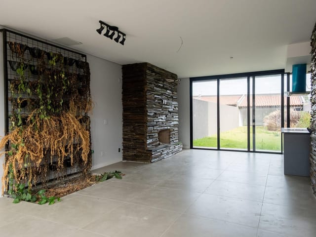 Casa com 440m² 3 quartos e 4 banheiros, à venda, no bairro Laranjal em Pelotas