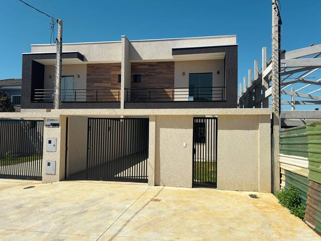 Sobrado à venda, 3 suítes, 2 vagas de garagem, Churrasqueira, Quintal Amplo, Vila Marina, Uvaranas.
