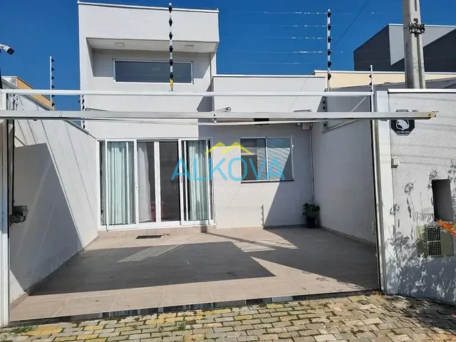 Sobrado com 125m² 3 quartos e 2 banheiros, à venda, no bairro Jardim Rodolfo em São José dos Campos