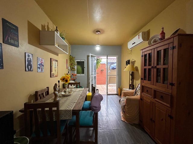 Casa com 140m² 2 quartos e 2 banheiros, à venda, no bairro Areal em Pelotas